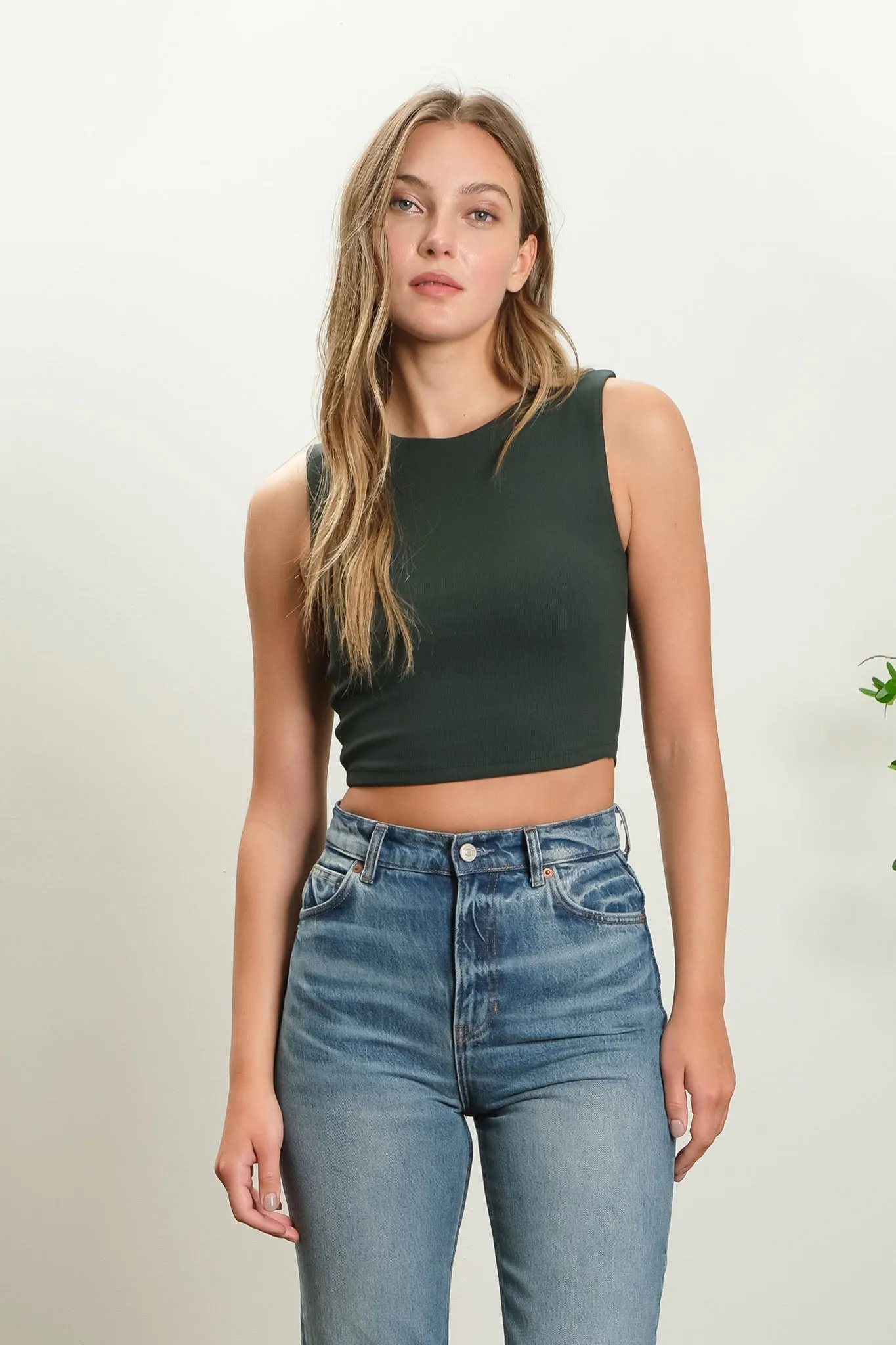 REVERSIBLE SLEEVELESS KNIT CROP TOP